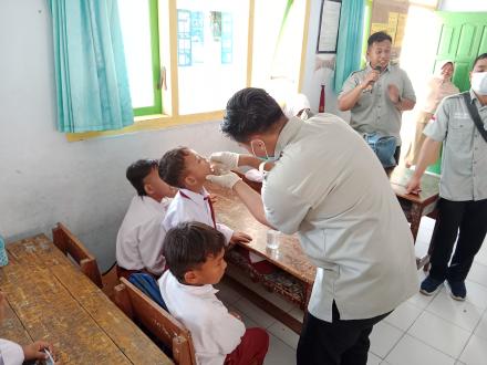 Desa Pakis Kerjasama Dengan Tenaga Kesehatan Menyasar Sekolah Dasar untuk Imunisasi Folio 
